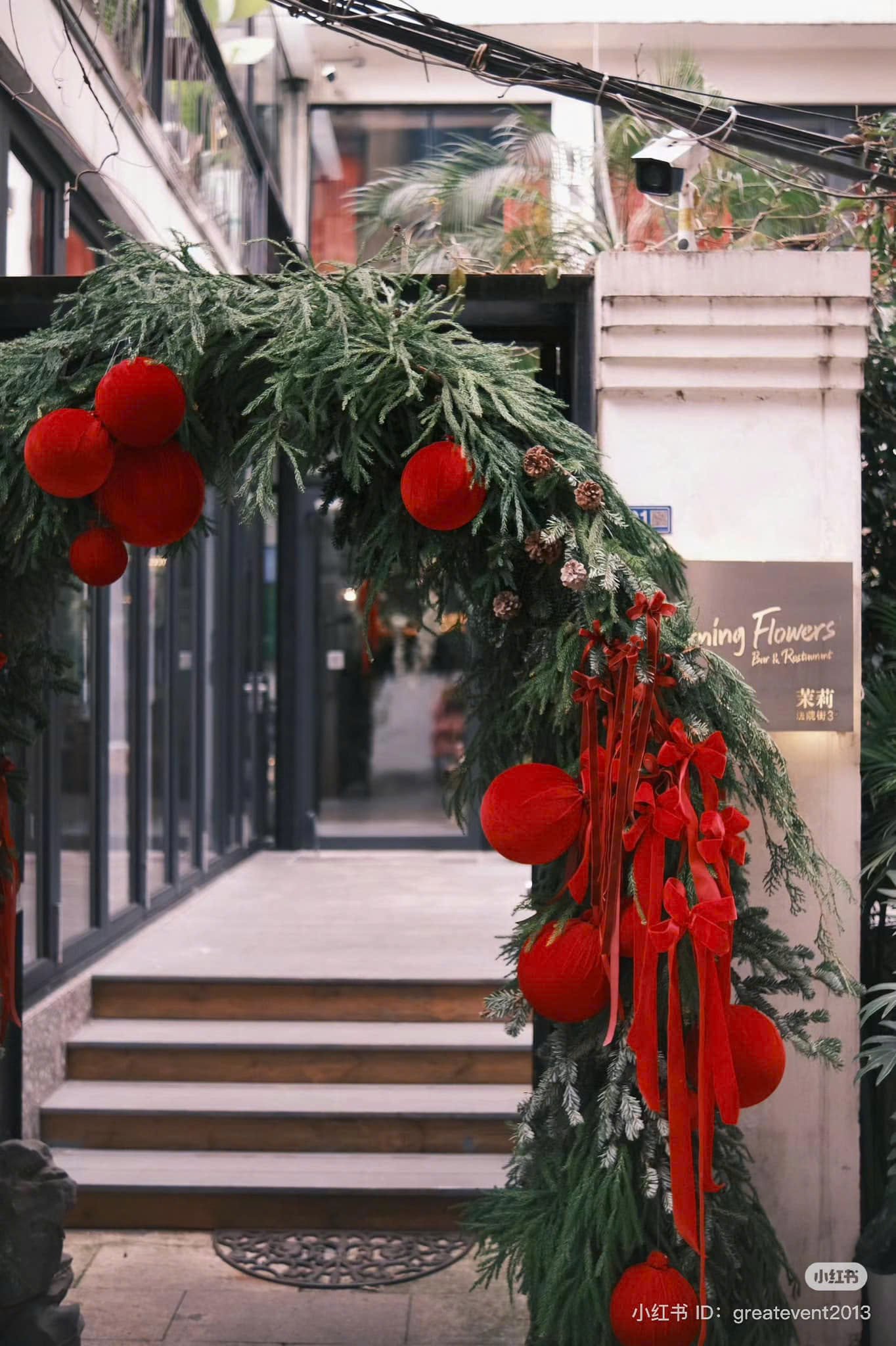 Quả Châu Nhung Đỏ Phụ Kiện Trang Trí Cây Thông Noel