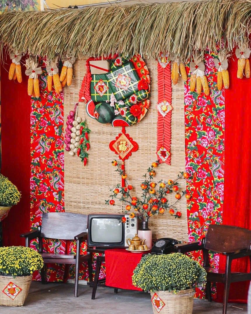 Vải chim công trang trí tết