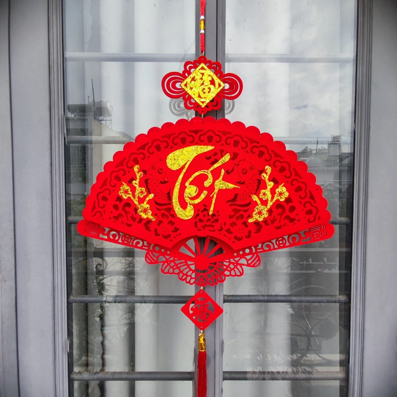 Liễn quạt nhung đỏ chữ Tết vàng treo cửa trang trí tết tài lộc