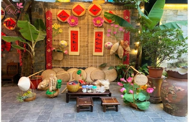 Trang tr&iacute; ngo&agrave;i trời rực rỡ &ndash; lan tỏa kh&ocirc;ng kh&iacute; Tết khắp mọi nơi.