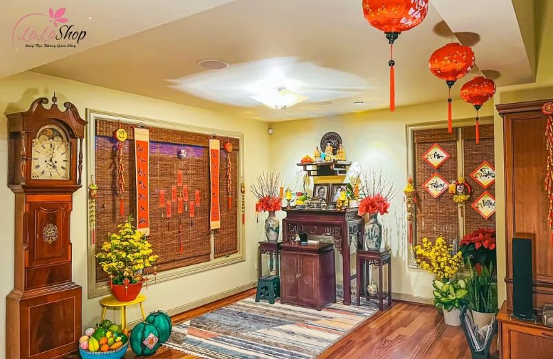 Trang tr&iacute; nh&agrave; rộn r&agrave;ng sắc Tết, đ&oacute;n xu&acirc;n ấm &aacute;p b&ecirc;n người th&acirc;n.