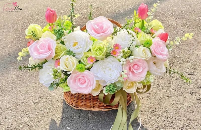 Hoa sáp đẹp như hoa thật, thơm dịu nhẹ và giá cả hợp lý 