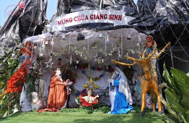 Lễ Gi&aacute;ng Sinh l&agrave; lễ kỷ niệm ng&agrave;y Ch&uacute;a ra đời (25/12)