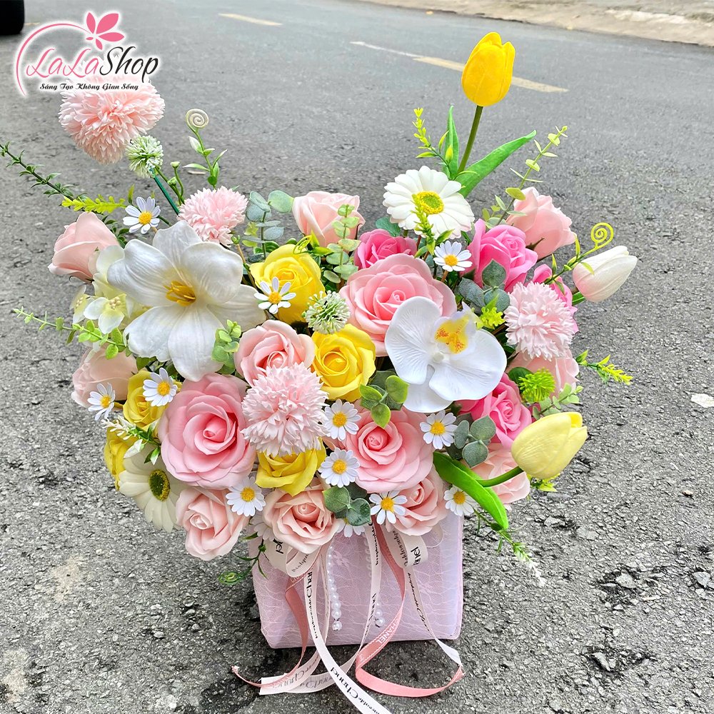 Chậu Hoa Hồng S&aacute;p Thơm Ngọt Ng&agrave;o Mix Hoa Lan Trắng M&oacute;n Qu&agrave; &Yacute; Nghĩa