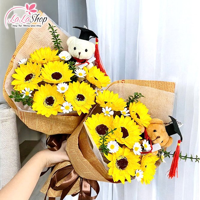 Bó hoa tốt nghiệp với Gấu, Cừu Bông xinh xắn mix cúc trắng mini