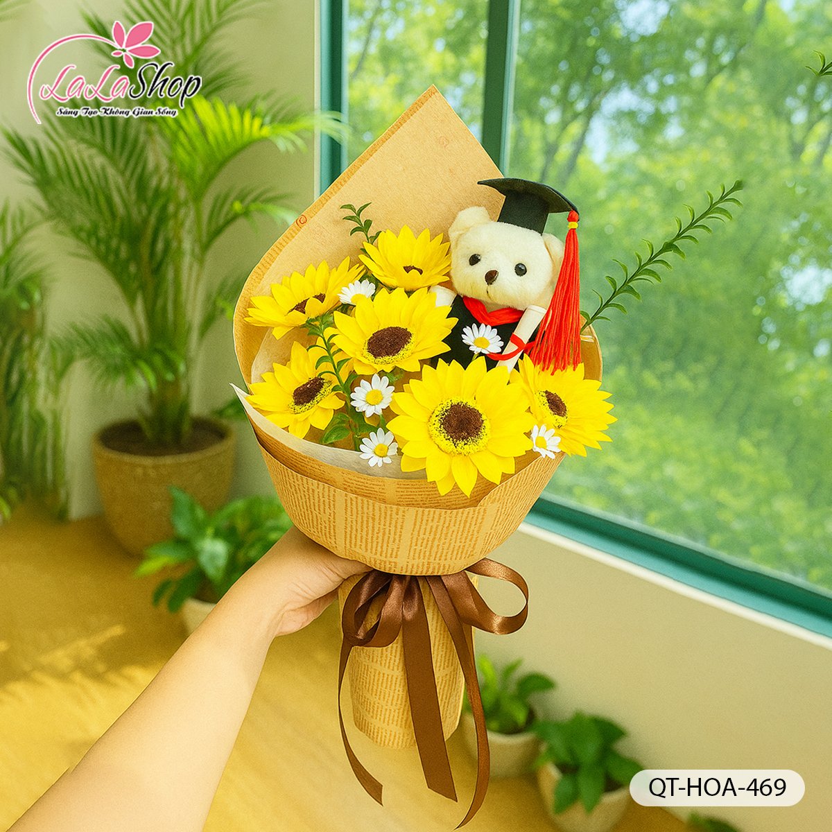 Bó hoa tốt nghiệp với Gấu, Cừu Bông xinh xắn mix cúc trắng mini