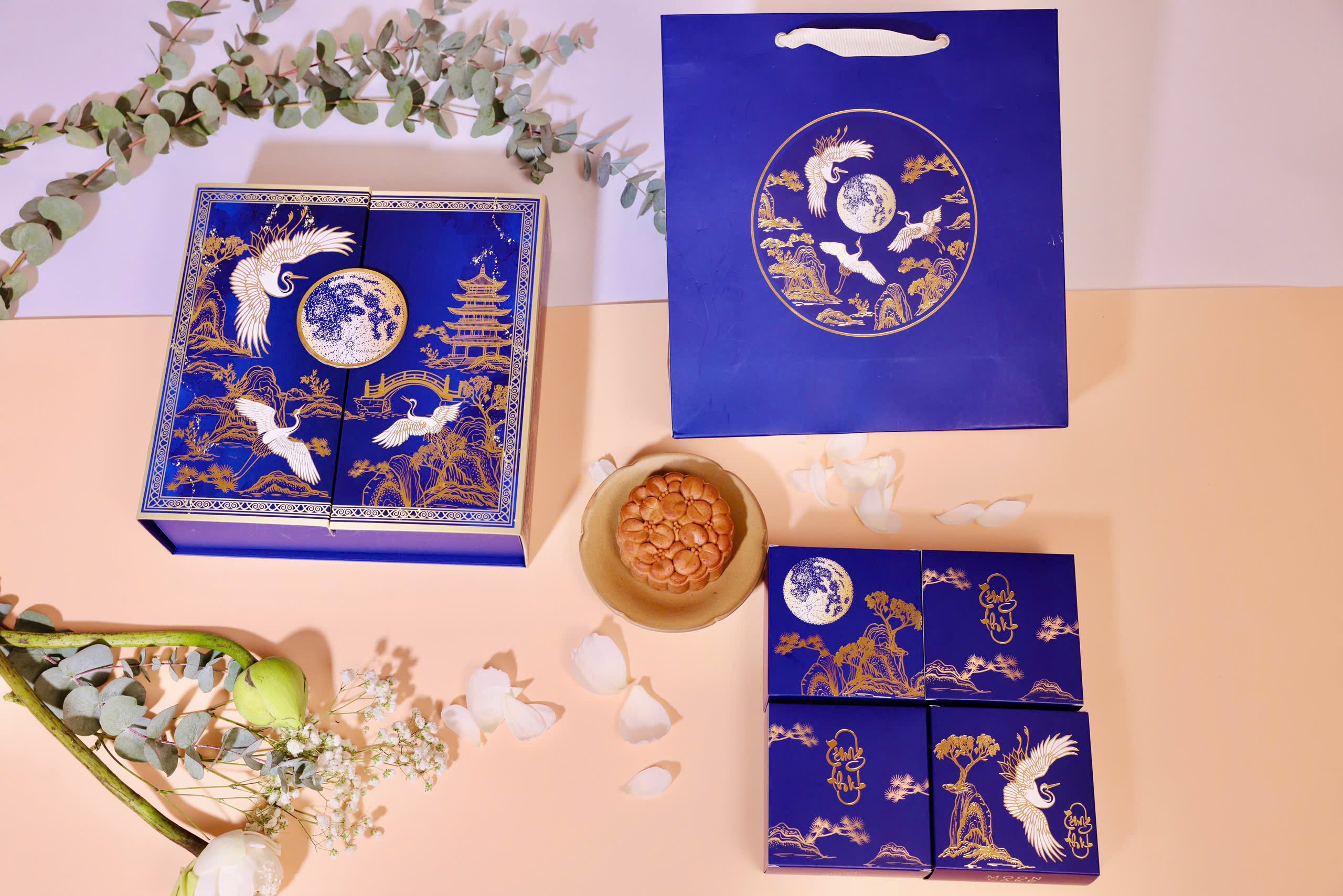 Hộp 4 B&aacute;nh Trung Thu T&acirc;n D&acirc;n Lợi Thi&ecirc;n Hạc Minh Nguyệt