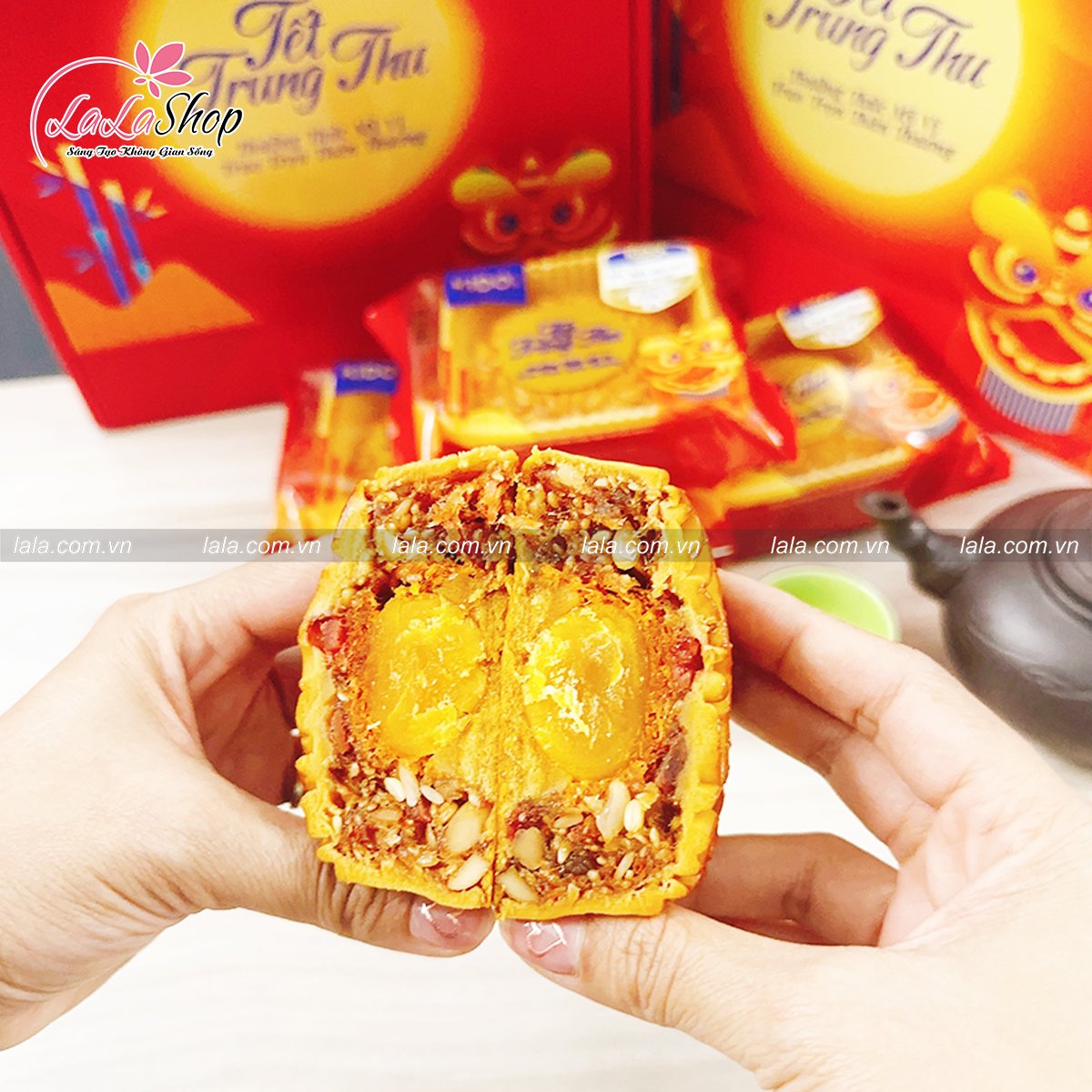B&aacute;nh Trung Thu KIDO Thập Cẩm Lạp Xưởng Ngũ Hạt 2 Trứng 210g (SN2)