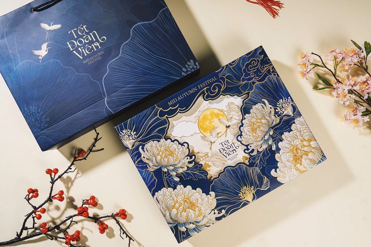 Hộp 4 B&aacute;nh Trung Thu T&acirc;n D&acirc;n Lợi Minh Nguyệt Khai Hoa