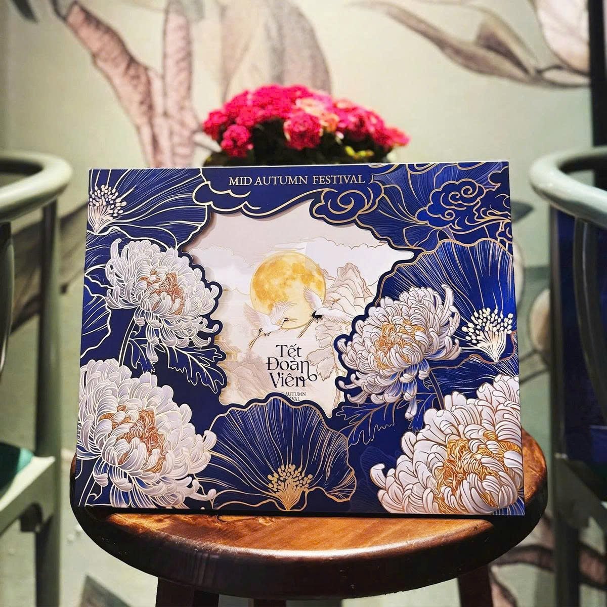 Hộp 4 B&aacute;nh Trung Thu T&acirc;n D&acirc;n Lợi Minh Nguyệt Khai Hoa