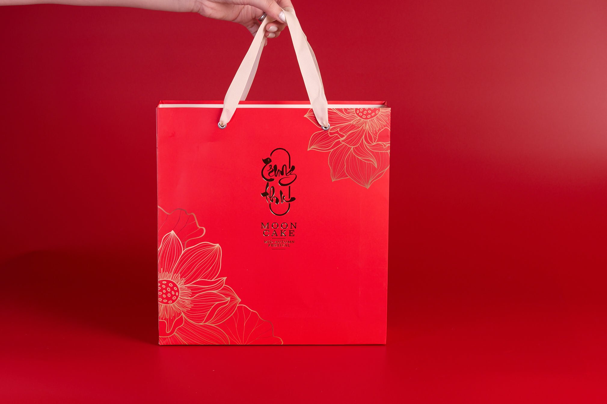 Hộp 4 B&aacute;nh Trung Thu T&acirc;n D&acirc;n Lợi Ngư Hoa Minh Nguyệt