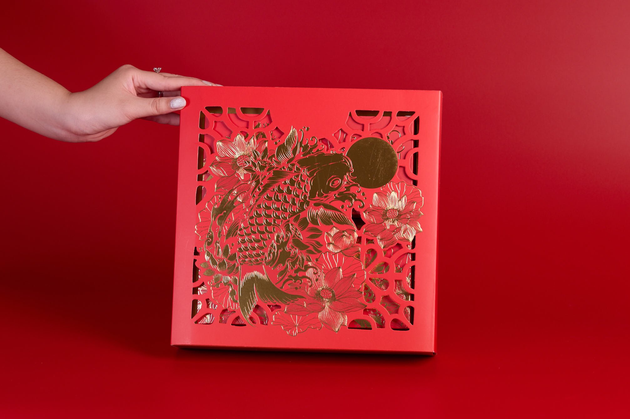 Hộp 4 B&aacute;nh Trung Thu T&acirc;n D&acirc;n Lợi Ngư Hoa Minh Nguyệt