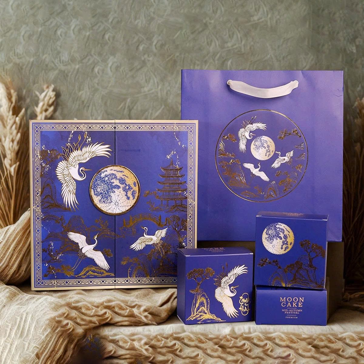 Hộp 4 B&aacute;nh Trung Thu T&acirc;n D&acirc;n Lợi Thi&ecirc;n Hạc Minh Nguyệt