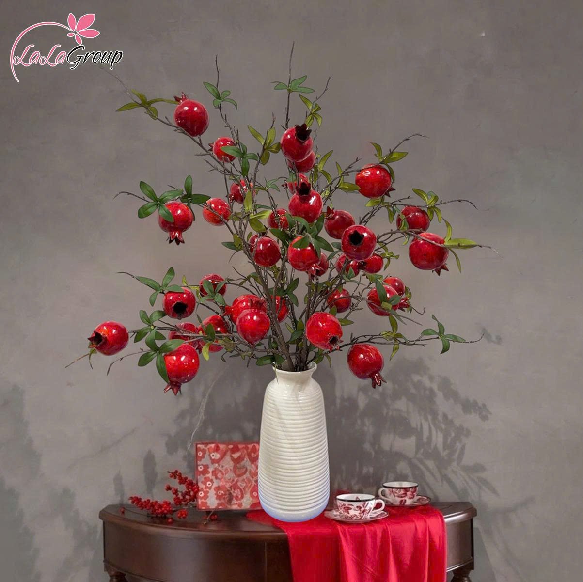 B&igrave;nh hoa lựu đỏ c&aacute;t tường