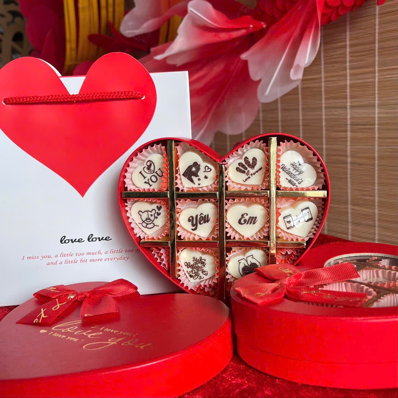 Hộp Socola 10 vi&ecirc;n qu&agrave; tặng Valentine ấm &aacute;p