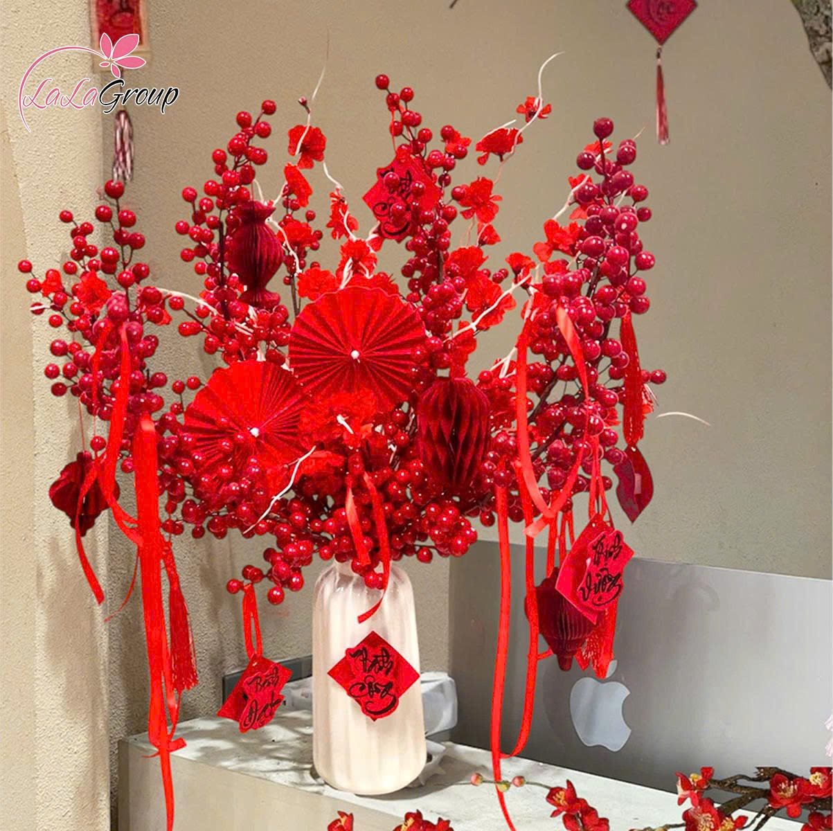 Bình hoa đào đông kèm lồng đèn may mắn