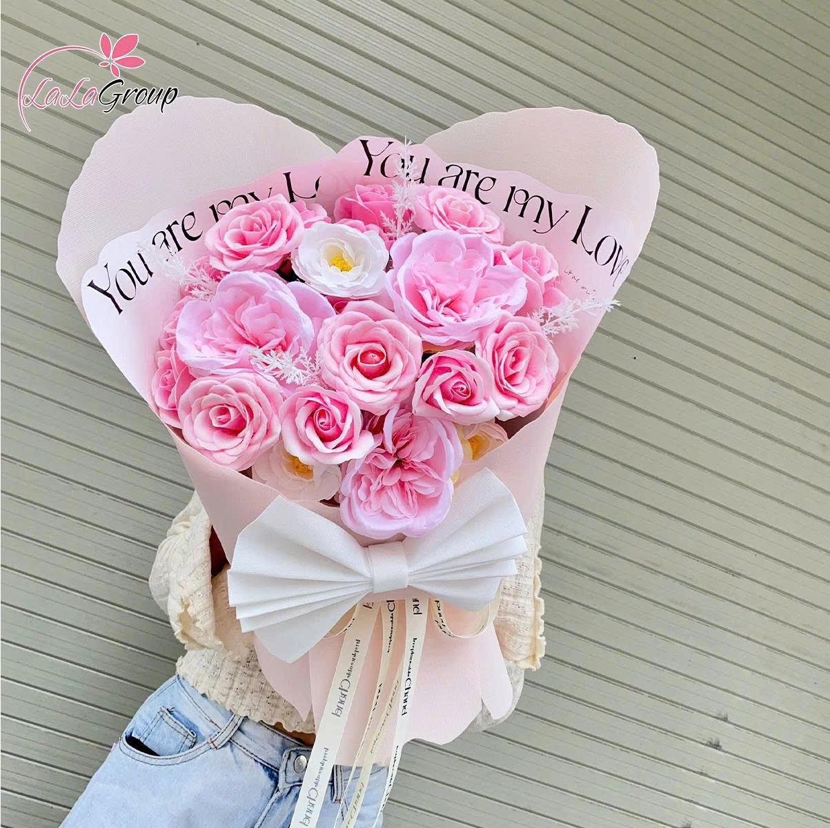 B&oacute; hoa s&aacute;p thơm 20 hoa hồng 7 lớp mix c&aacute;c loại hoa xinh xắn ngọt ng&agrave;o