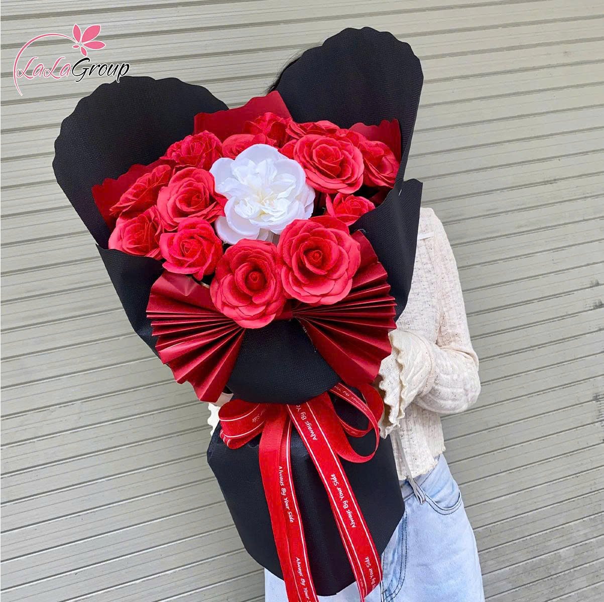 B&oacute; hoa s&aacute;p thơm 20 hoa hồng 7 lớp mix c&aacute;c loại hoa xinh xắn ngọt ng&agrave;o