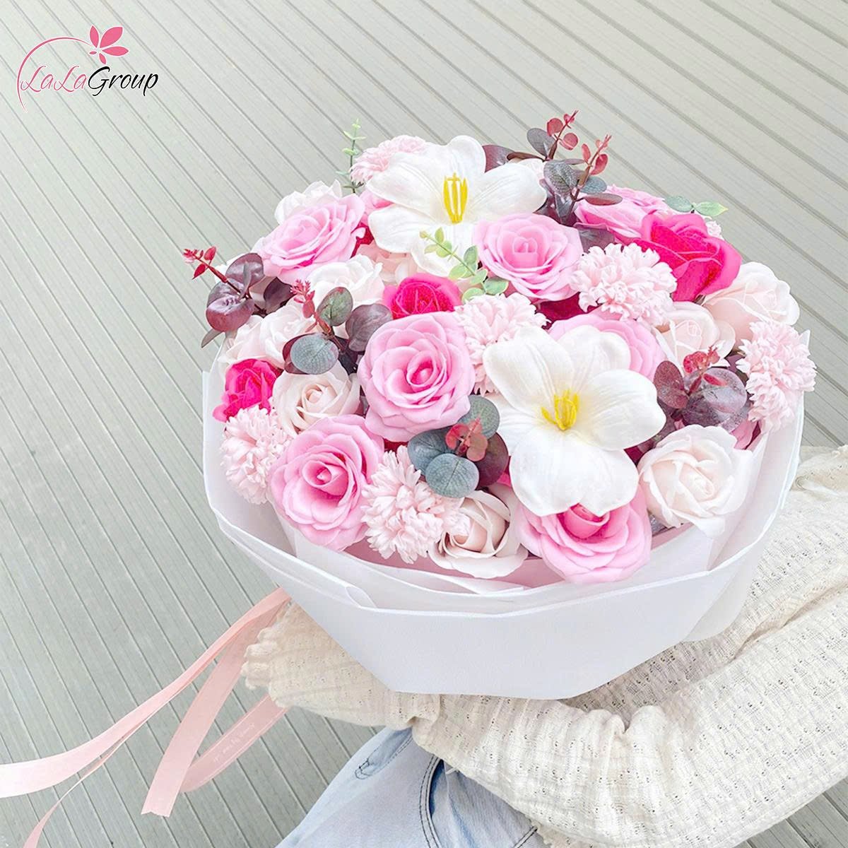 Bó hoa sáp thơm 50 hoa sắc hồng mix hoa tulip trắng dịu dàng quà tặng xinh xắn