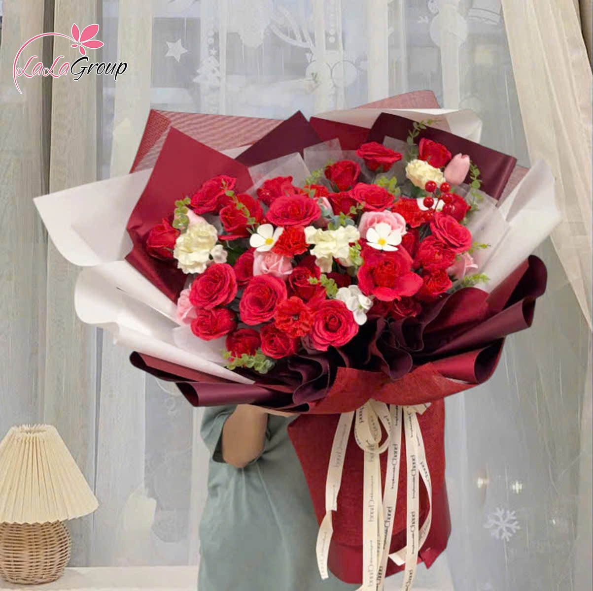 B&oacute; hoa s&aacute;p thơm đỏ ngọt ng&agrave;o mix hoa tulip