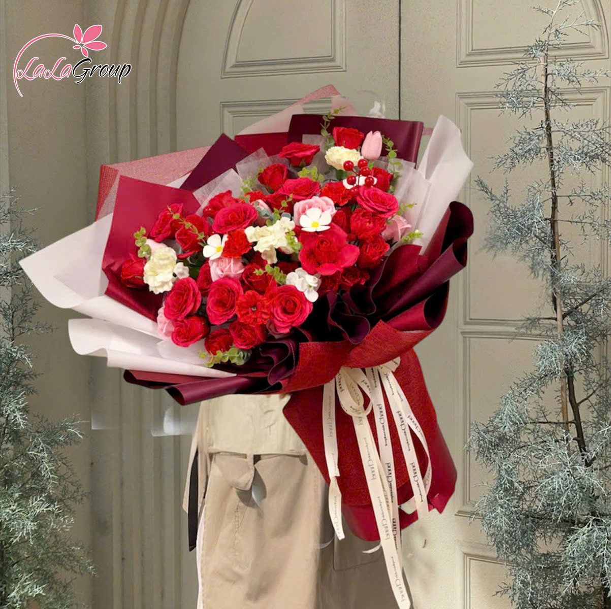 B&oacute; hoa s&aacute;p thơm đỏ ngọt ng&agrave;o mix hoa tulip