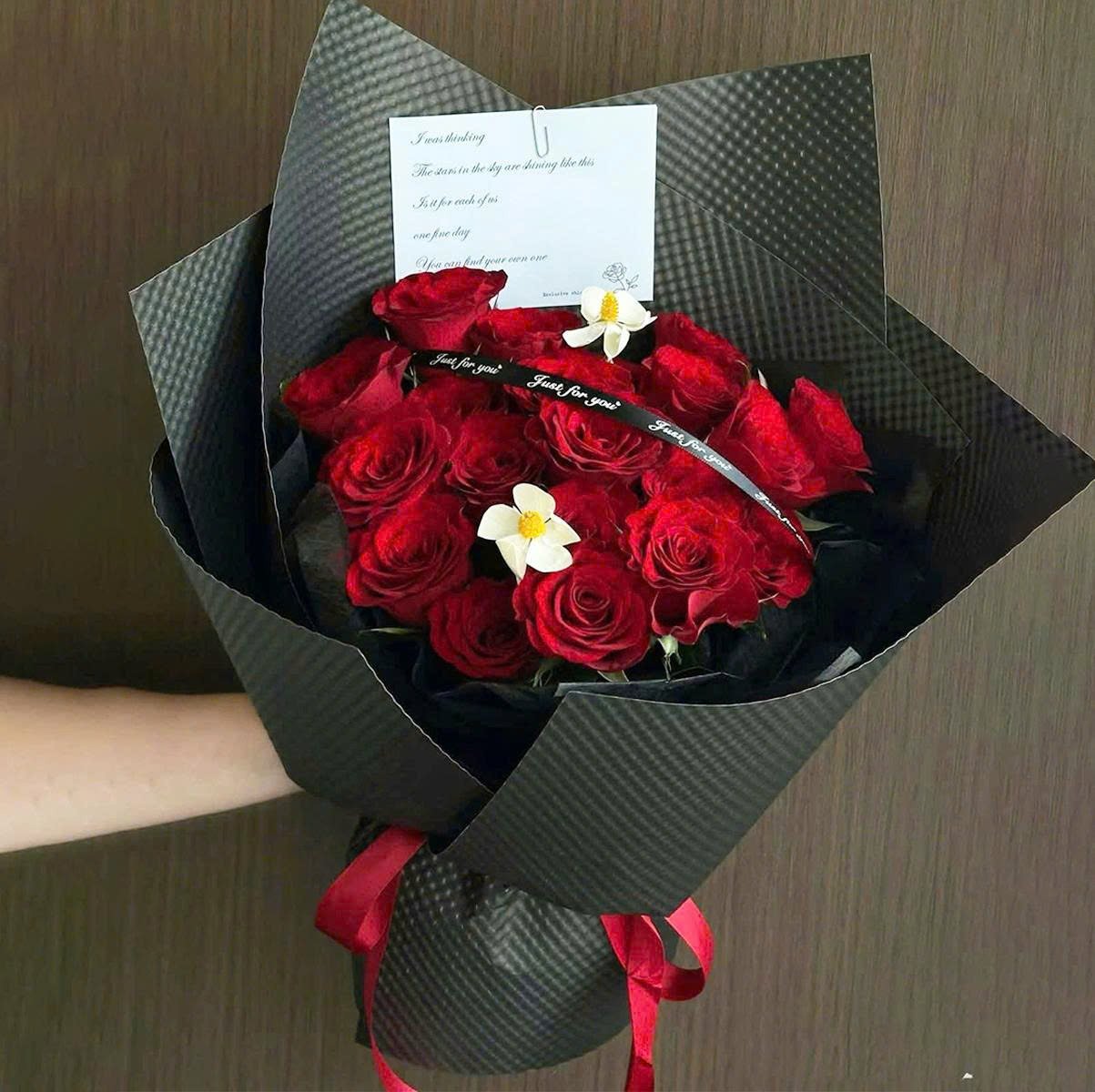 B&oacute; Hoa Hồng Đỏ Rực Rỡ Qu&agrave; Tặng Xinh Y&ecirc;u Cho Người Thương