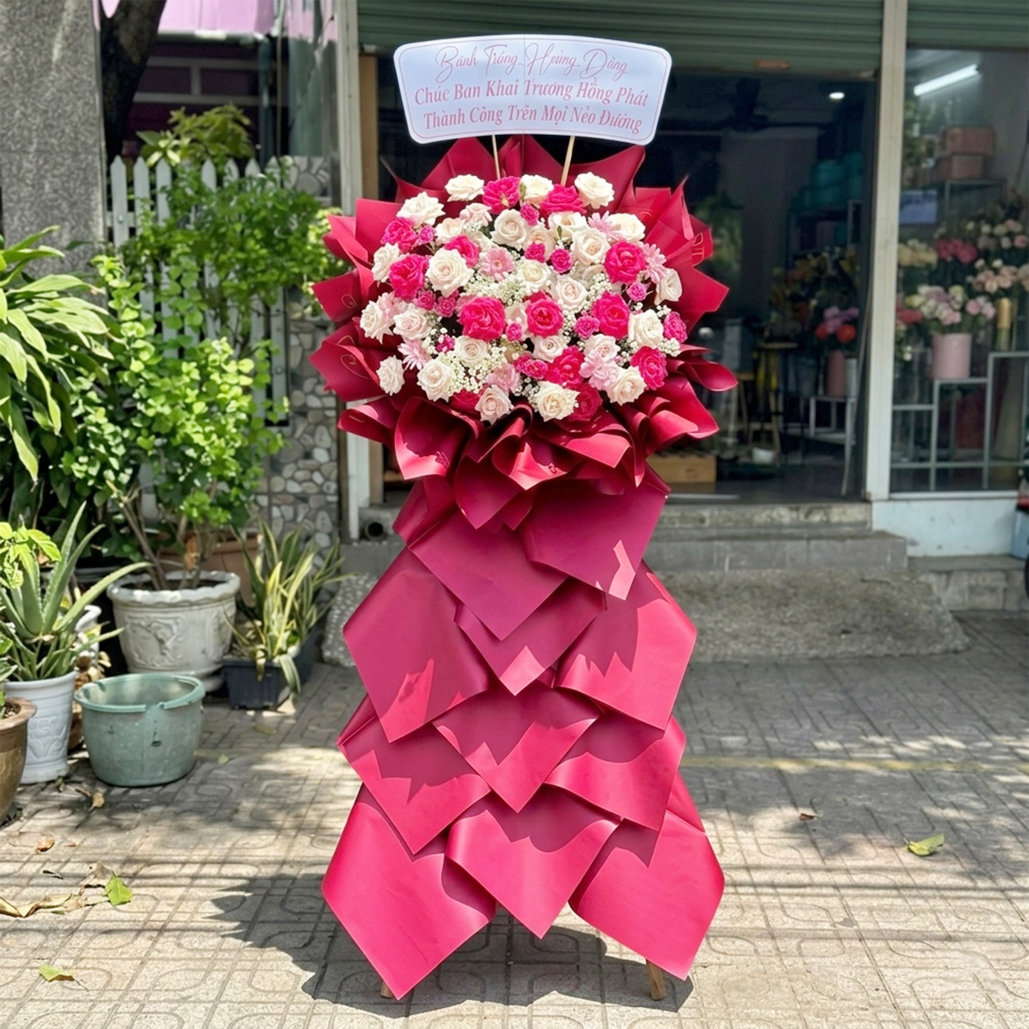 Kệ Hoa Mừng Khai Trương Hồng Ph&aacute;t Tone Đỏ Rực Rỡ Sang Trọng