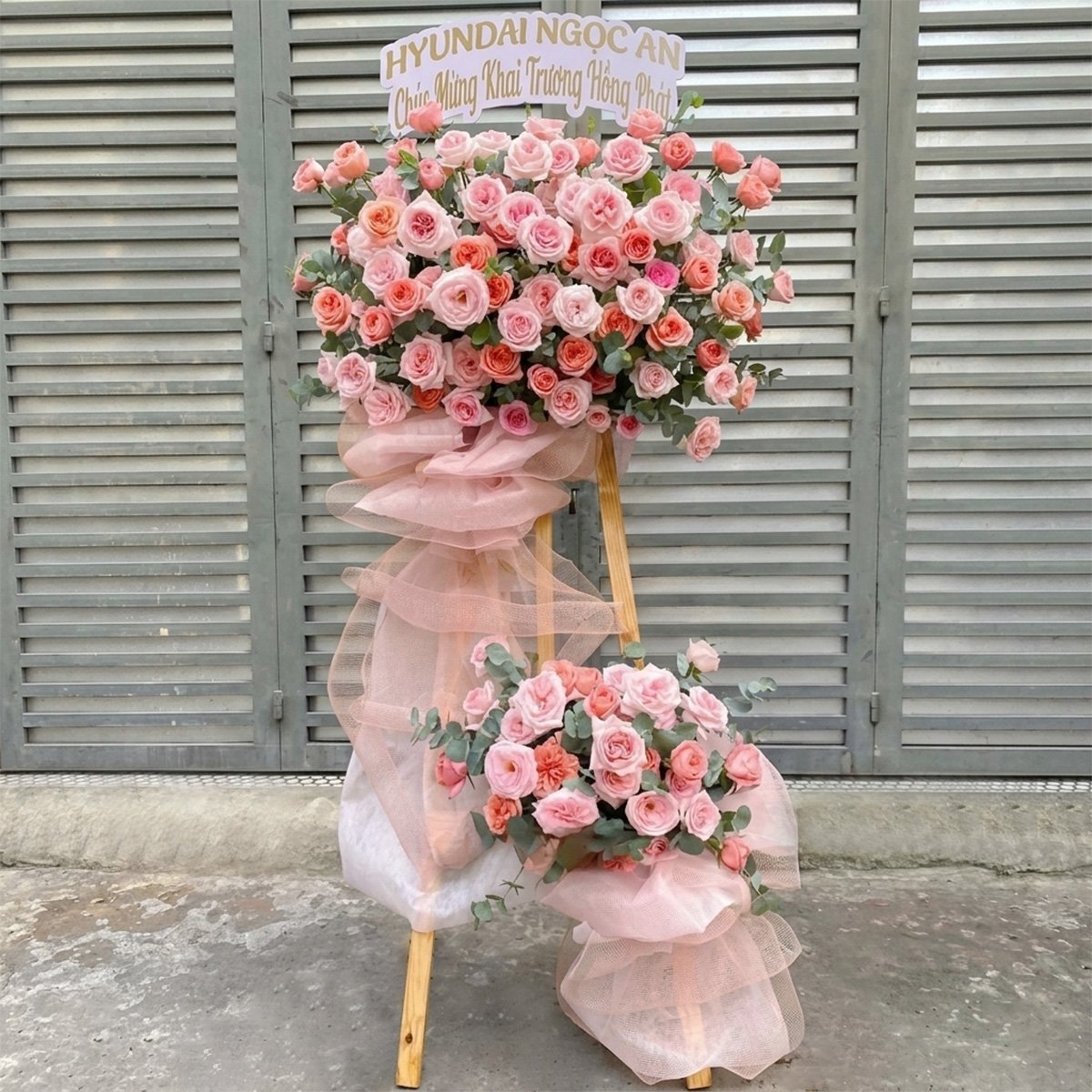 Kệ Hoa Mừng Khai Trương Hồng Ph&aacute;t Tone Hồng Ngọt Ng&agrave;o 2 Tầng Hiện Đại