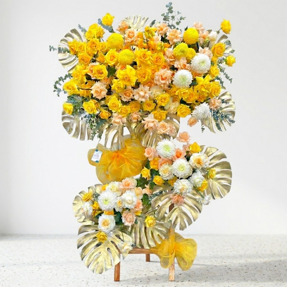 Kệ Hoa Mừng Khai Trương Sự Kiện Tone V&agrave;ng Kim Rực Rỡ Đại C&aacute;t Hưng Thịnh