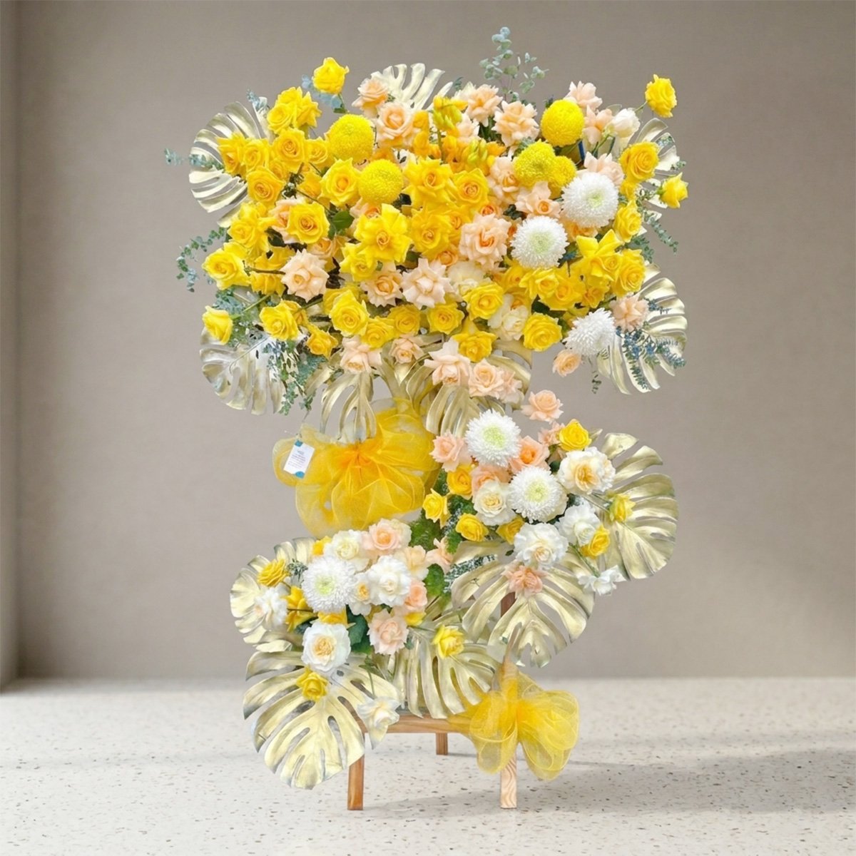 Kệ Hoa Mừng Khai Trương Sự Kiện Tone V&agrave;ng Kim Rực Rỡ Đại C&aacute;t Hưng Thịnh