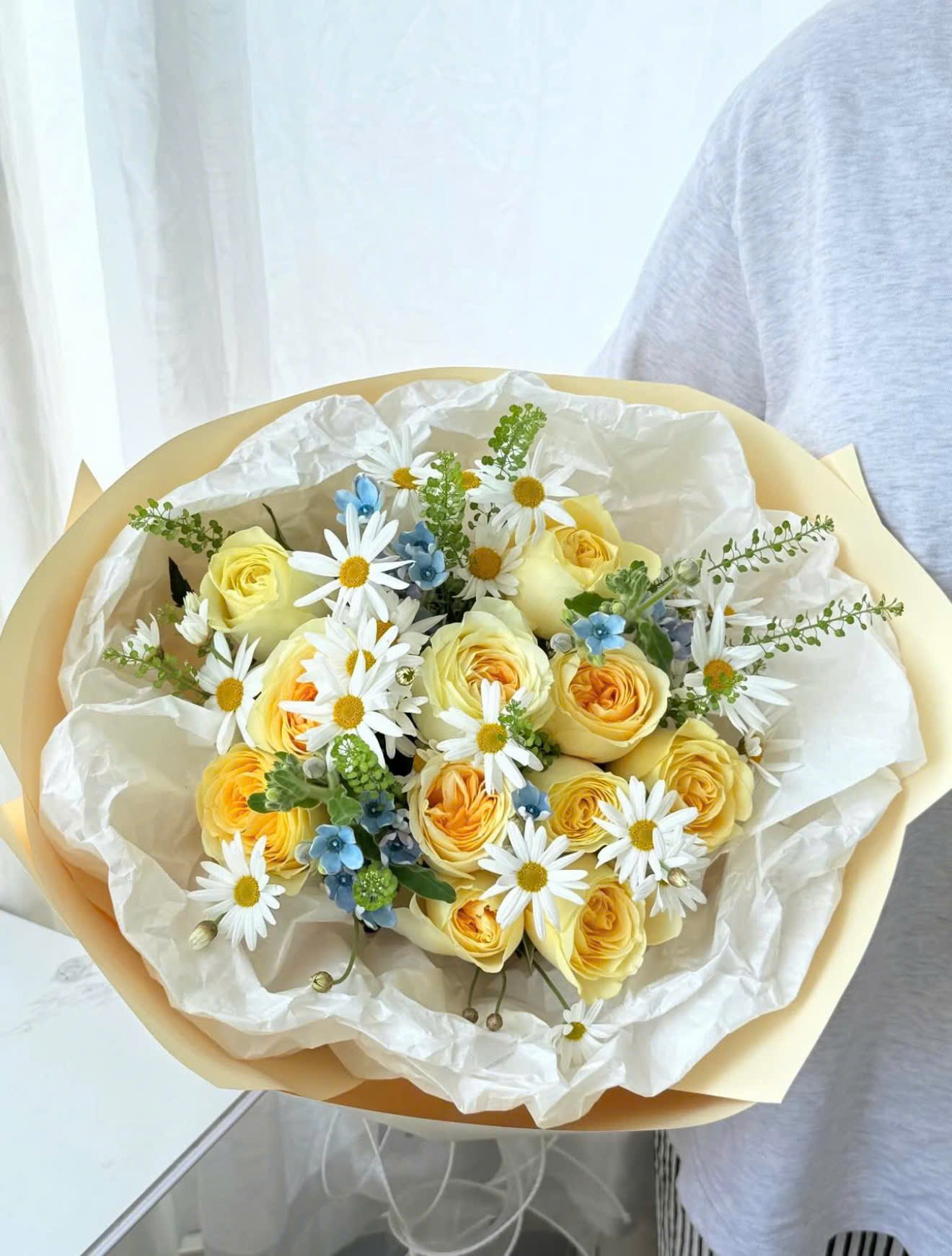 B&oacute; Hoa Hồng V&agrave;ng Mix C&uacute;c Họa Mi M&ugrave;a H&egrave; Rực Rỡ