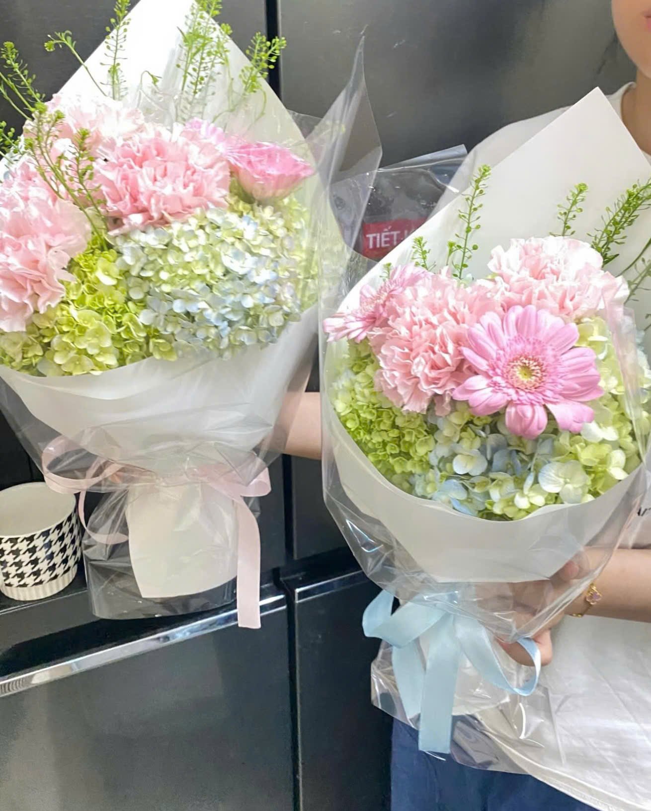 B&oacute; Hoa T&uacute; Cầu Mix Hoa C&uacute;c Gerbera Hồng Ngọt Ng&agrave;o