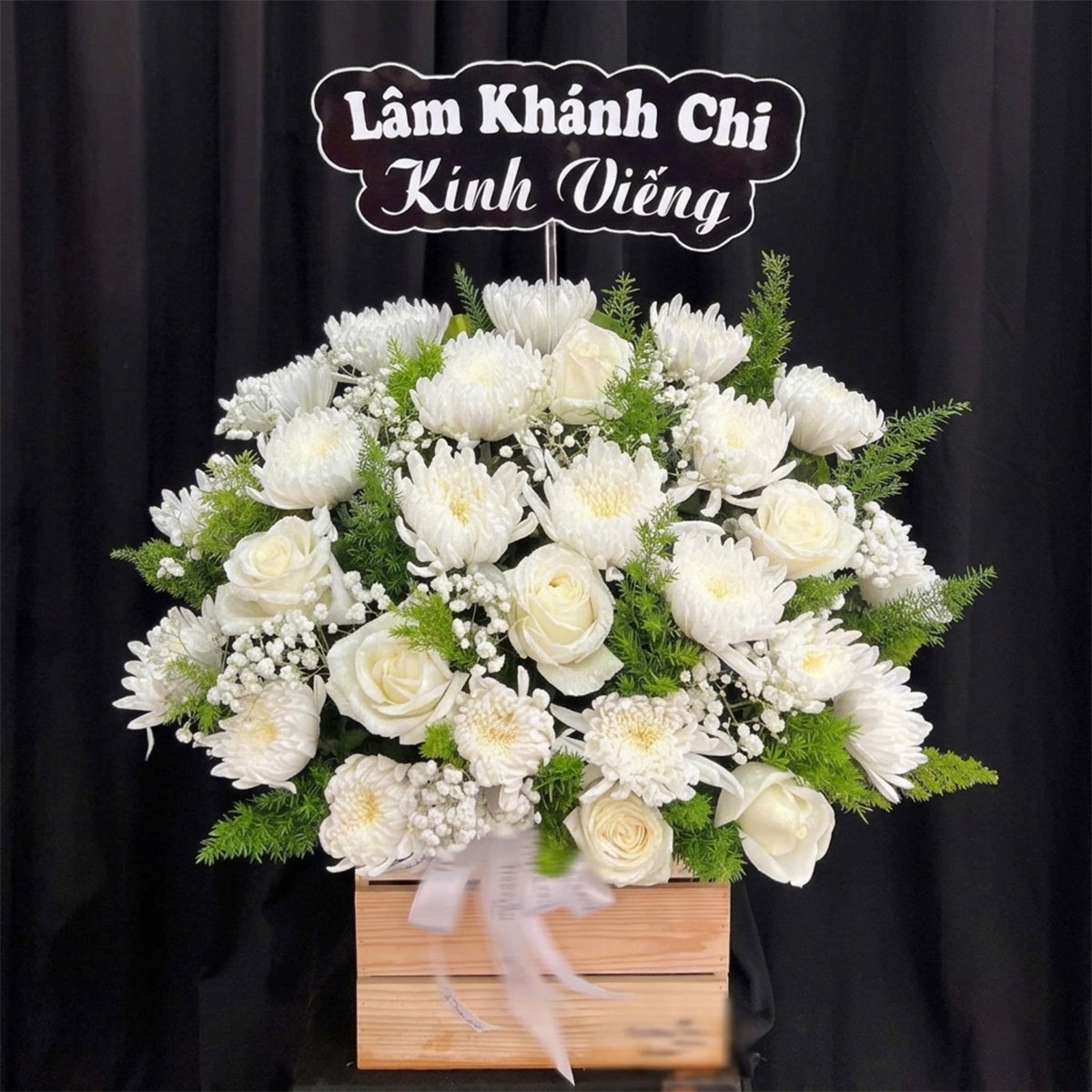 Chậu Hoa Chia Buồn Hoa Hồng Mix Hoa C&uacute;c Trắng Tinh Tế