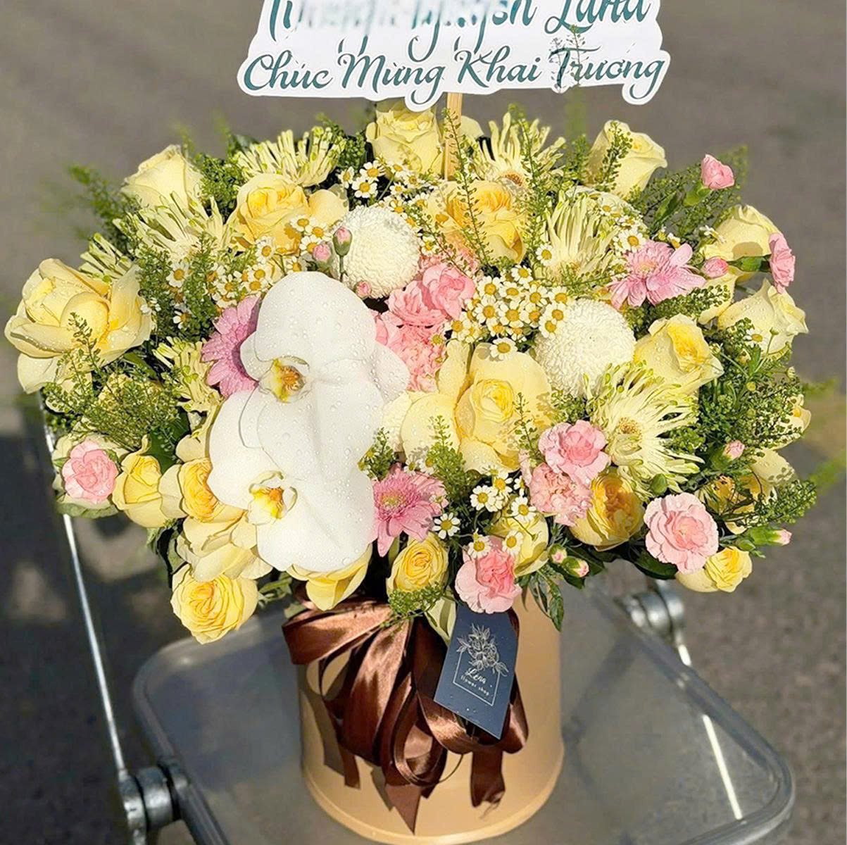 Chậu Hoa Ch&uacute;c Mừng Tone V&agrave;ng Pastel Mix Hoa Lan Sang Trọng
