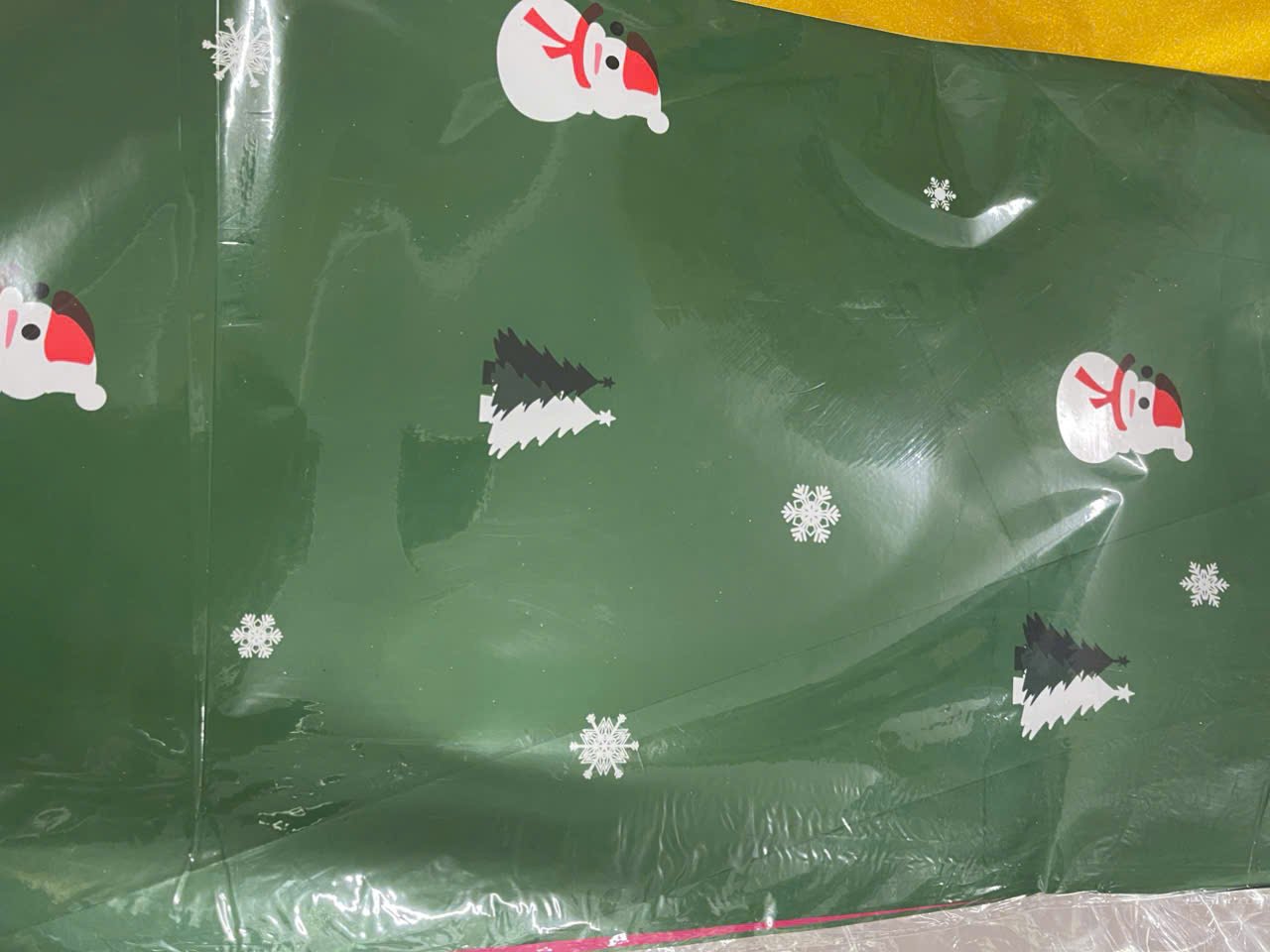 Set 5 Giấy G&oacute;i Qu&agrave; 58x58cm gi&aacute;ng sinh Họa Tiết Merry Christmas mẫu 068