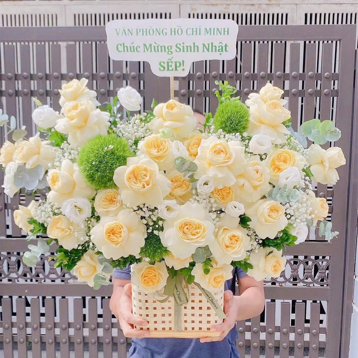 Giỏ Hoa Tươi Tone V&agrave;ng Rực Rỡ Qu&agrave; Tặng &Yacute; Nghĩa