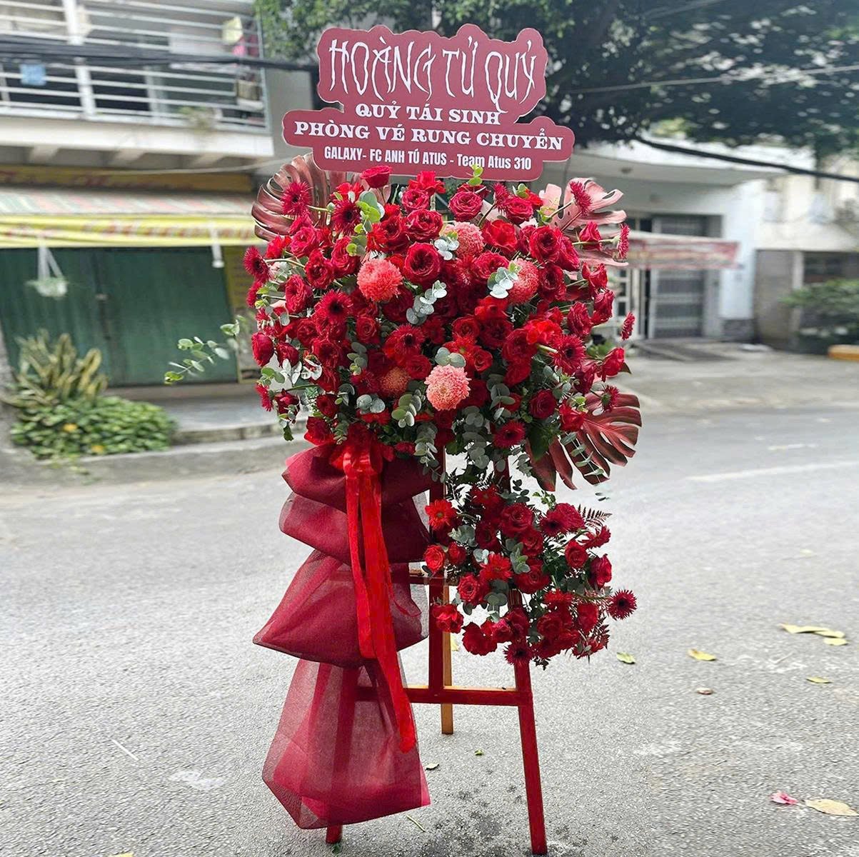 Kệ Hoa 2 Tầng Ch&uacute;c Mừng Khai Trương Tone Đỏ Thịnh Vượng