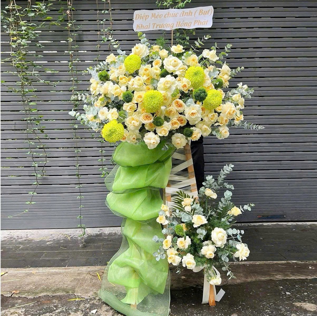 Kệ Hoa Ch&uacute;c Mừng 2 Tầng Khai Trương Tone Xanh L&aacute; Tinh Tế