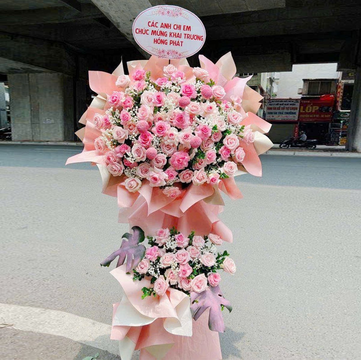 Kệ Hoa Mừng Khai Trương 2 Tầng Tone Hồng Nhẹ Nh&agrave;ng Tinh Tế