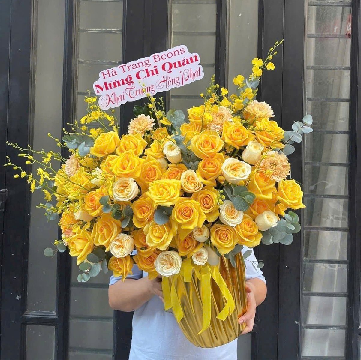 Chậu Hoa Khai Trương Hoa Hồng V&agrave;ng Rực Rỡ Sang Trọng