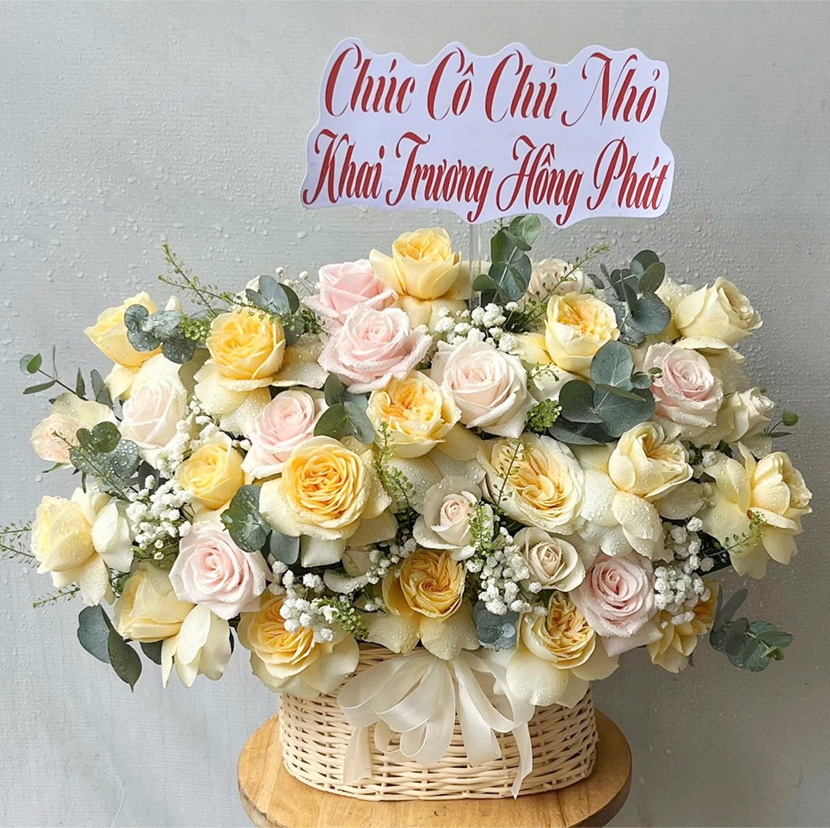 Chậu Hoa Ch&uacute;c Mừng Tone V&agrave;ng Mix Hồng Hiện Đại