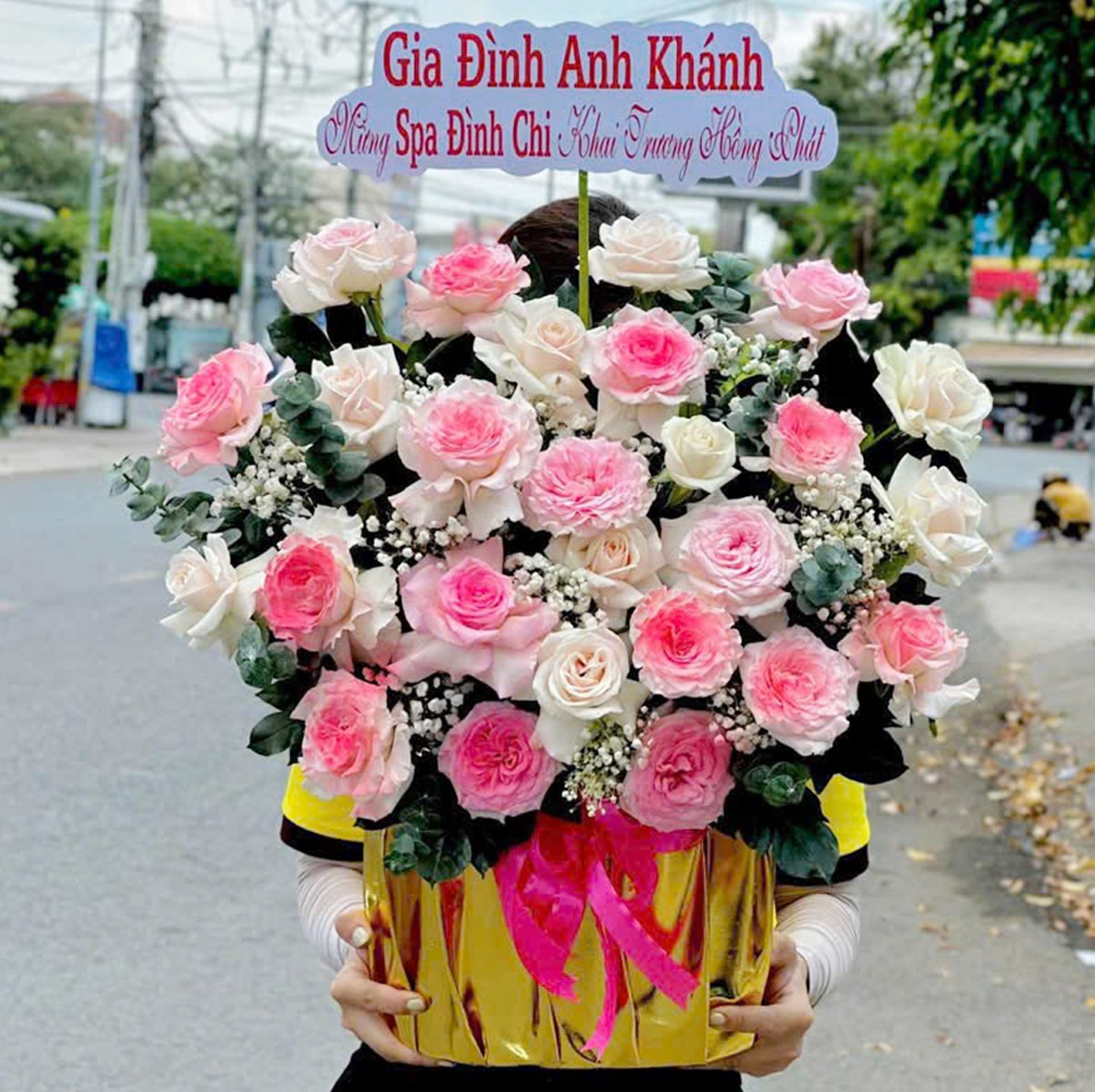 Chậu Hoa Hồng Mix Cẩm Chướng Hồng Qu&agrave; Tặng Y&ecirc;u Thương Ngọt Ng&agrave;o