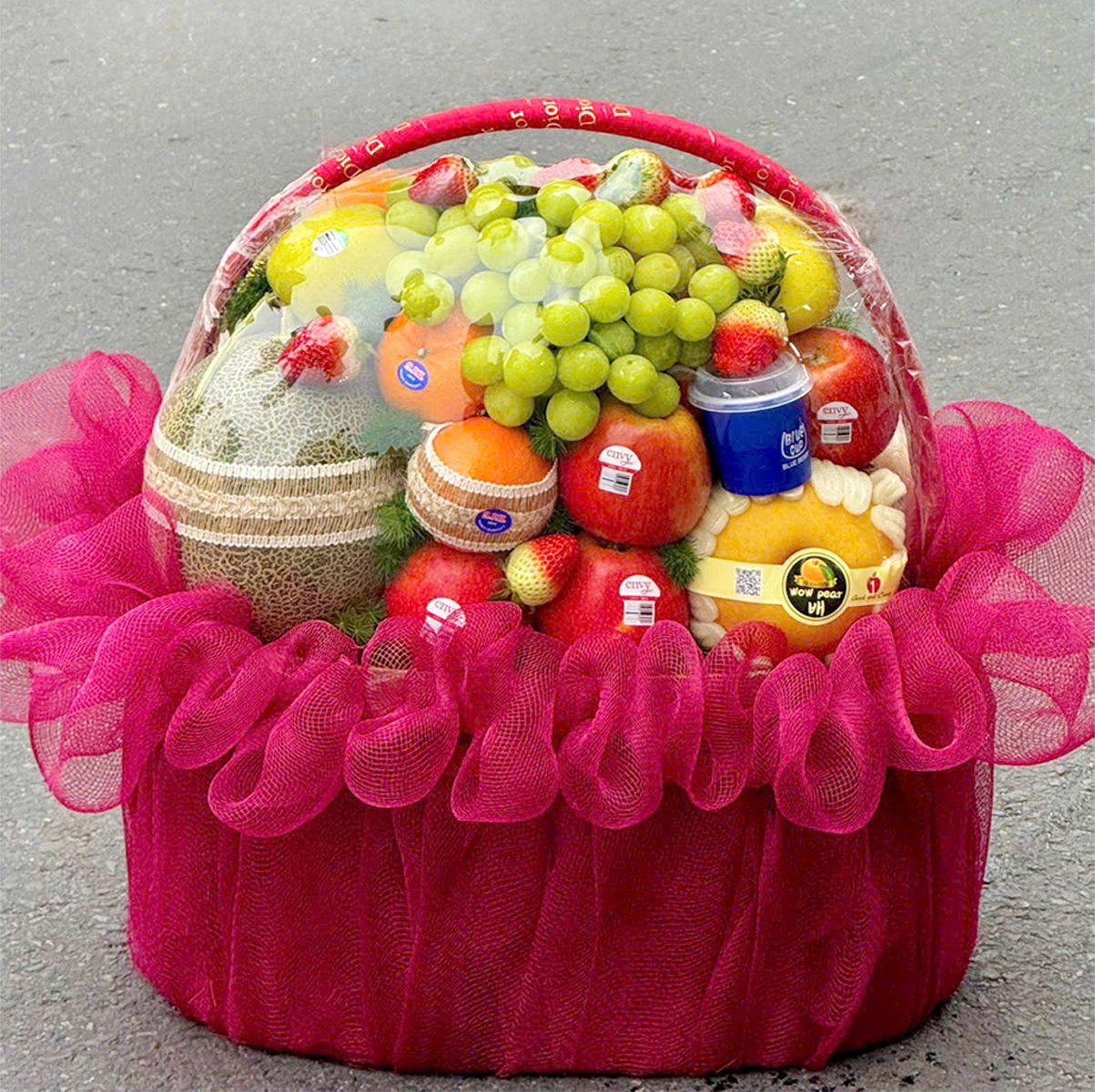 Giỏ Tr&aacute;i C&acirc;y Nhập Khẩu Mix Lưới Đỏ Qu&agrave; Tặng &Yacute; Nghĩa