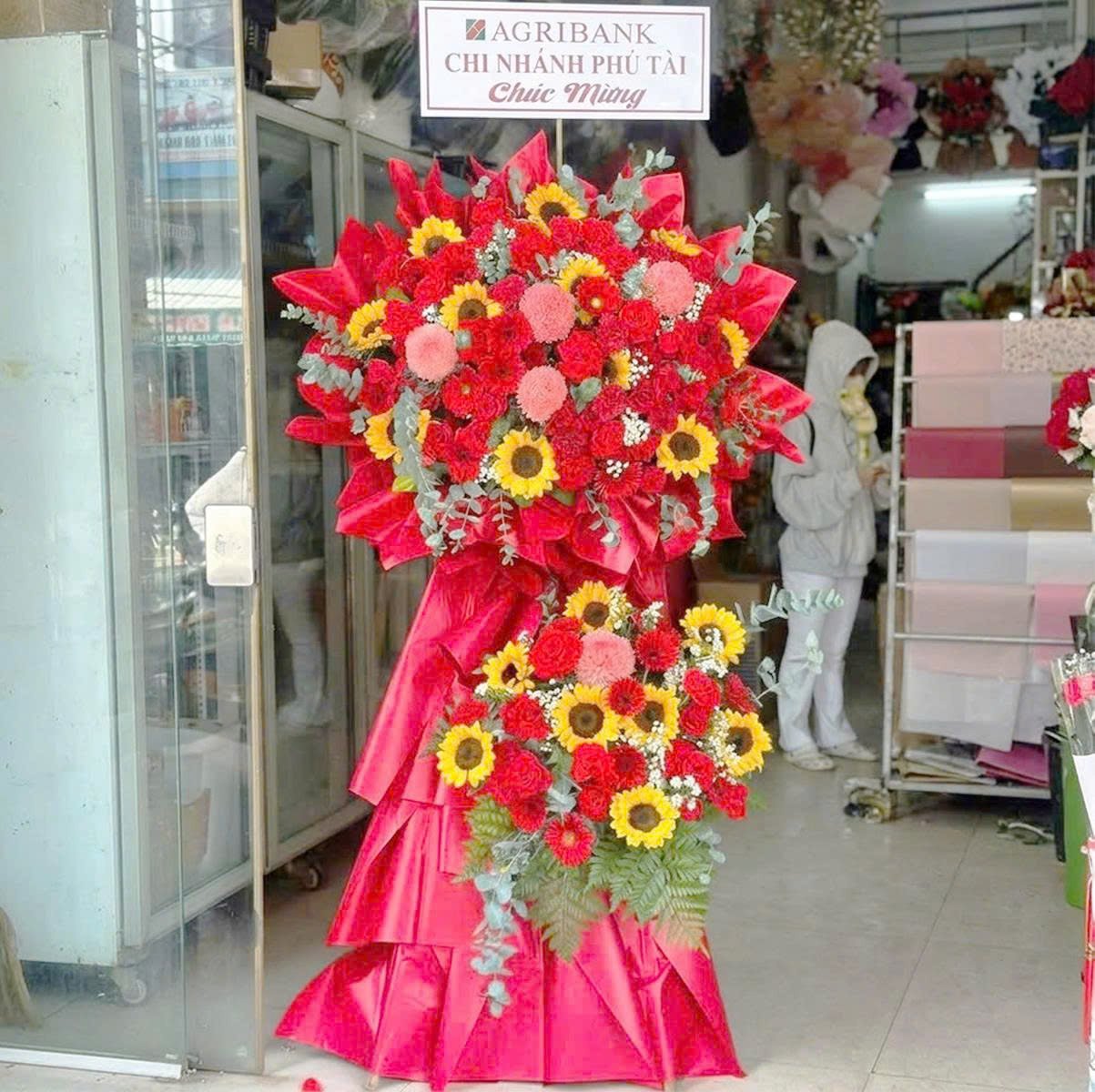 Kệ Hoa Mừng Khai Trương 2 Tầng Tone Đỏ Hoa Hướng Dương Mix Đồng Tiền