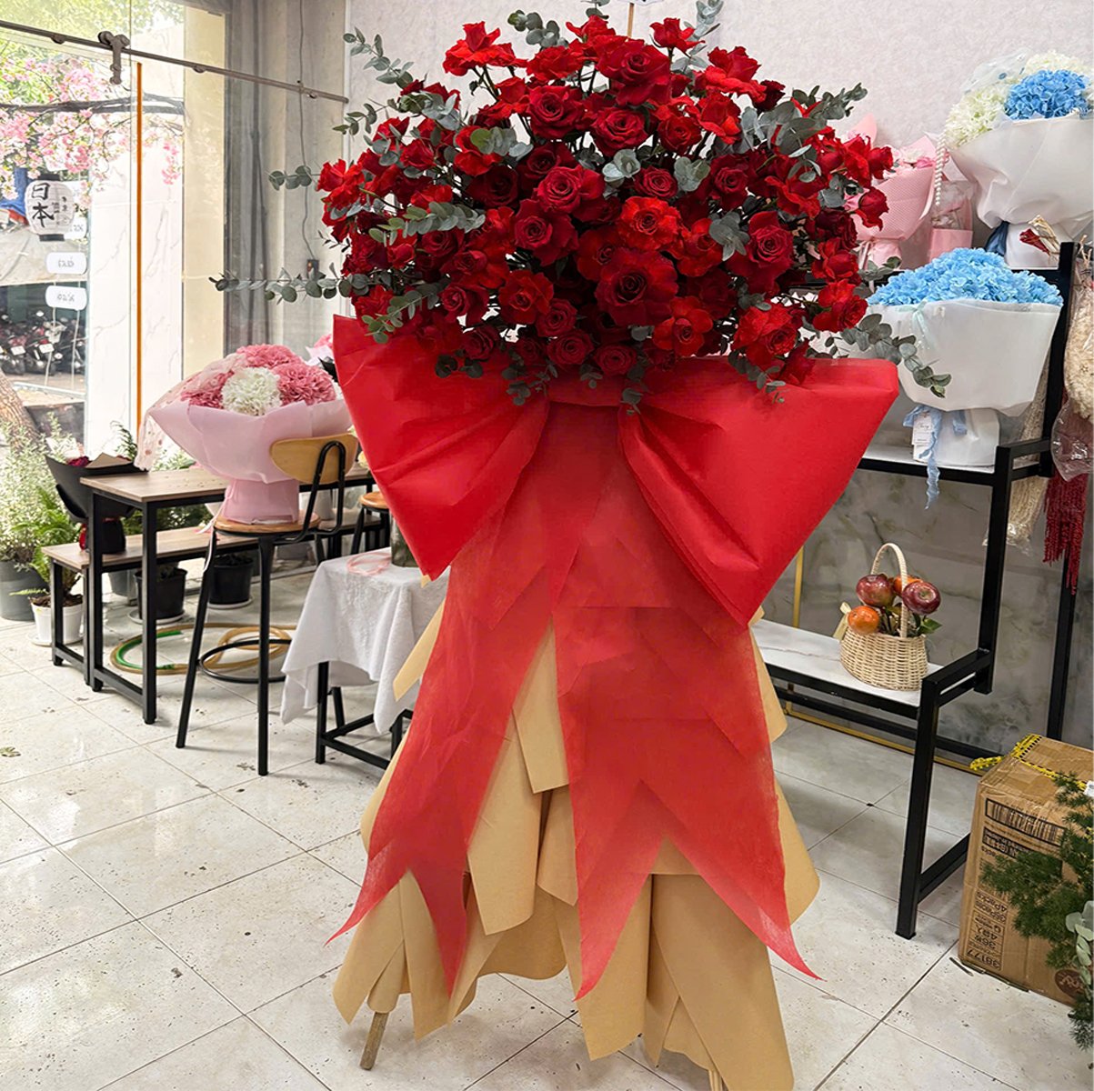 Kệ Hoa Mừng Khai Trương Tone Đỏ K&egrave;m Nơ Tinh Tế