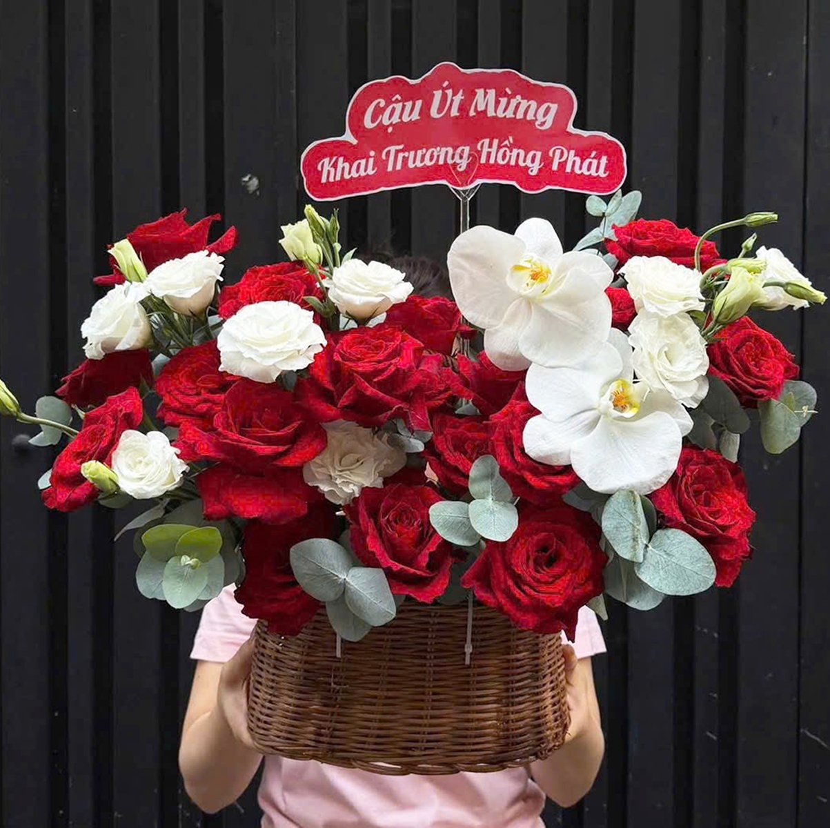 Giỏ Hoa Hồng Đỏ Tươi Khai Trương Thịnh Vượng