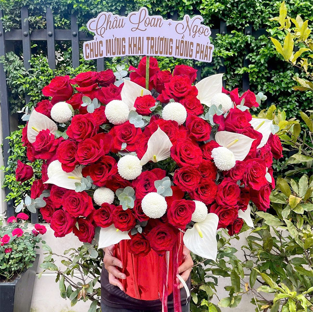 Giỏ Hoa Hồng Đỏ Tươi Mix Hoa Mẫu Đơn Mừng Khai Trương