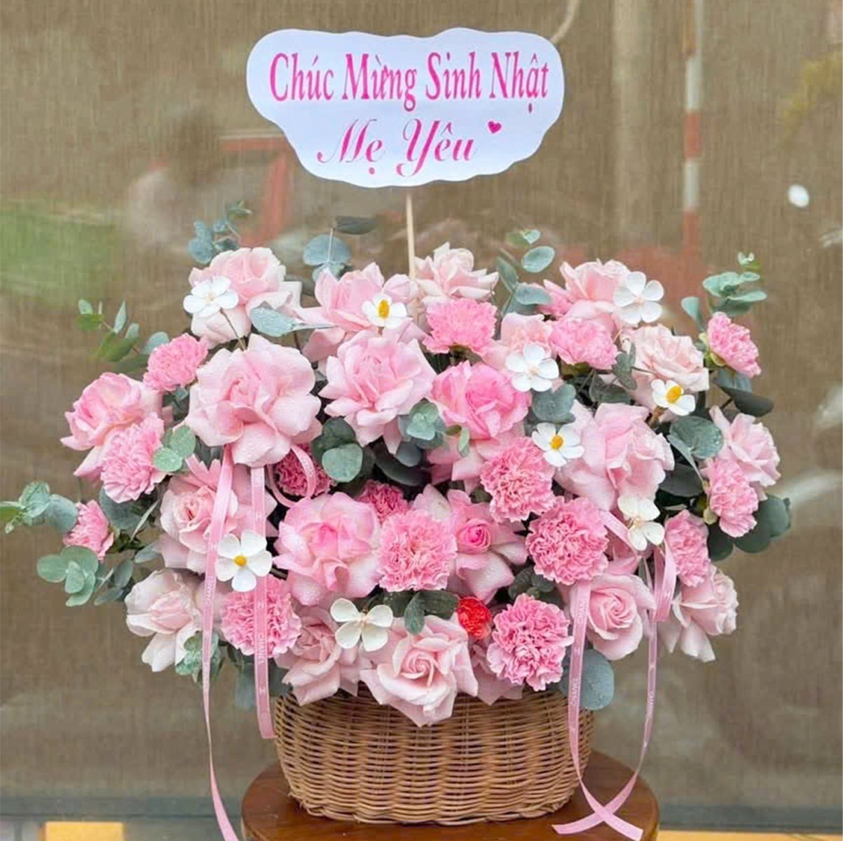 Giỏ Hoa Tươi Hoa Hồng Cẩm Chướng Dịu D&agrave;ng Sắc Hồng