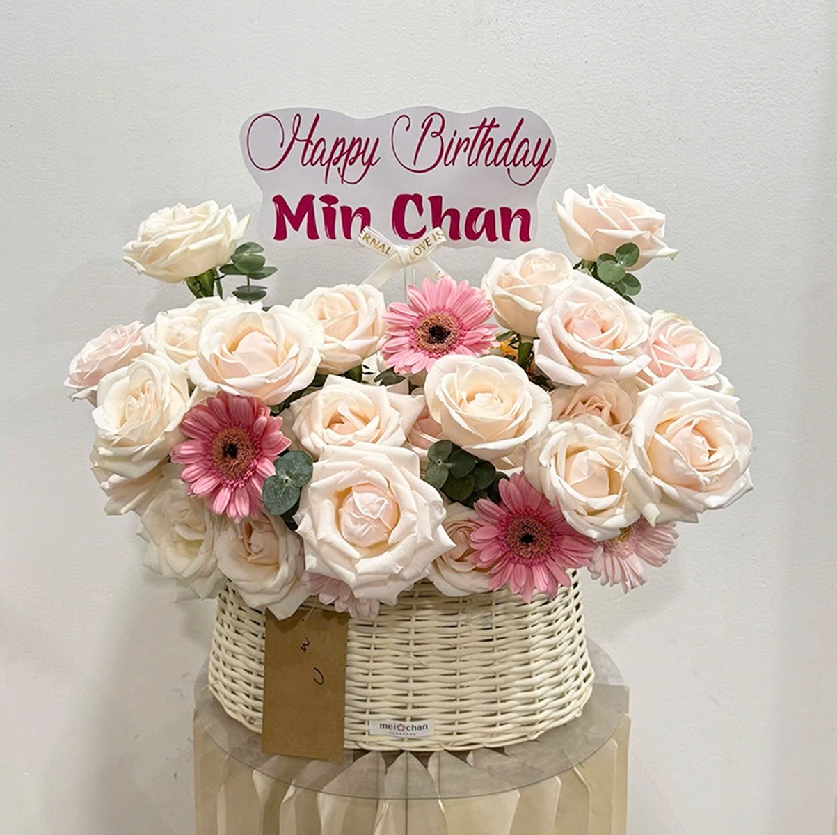 Giỏ Hoa Tươi Hoa Hồng Kem Pastel Mix C&uacute;c Hoạ Mi Y&ecirc;u Thương