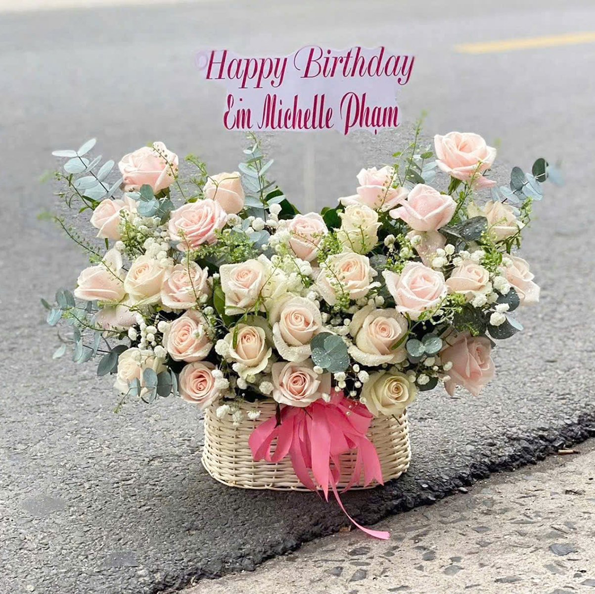 Giỏ Hoa Tươi Hồng Phấn Mix Hoa Baby Trắng Thanh Lịch